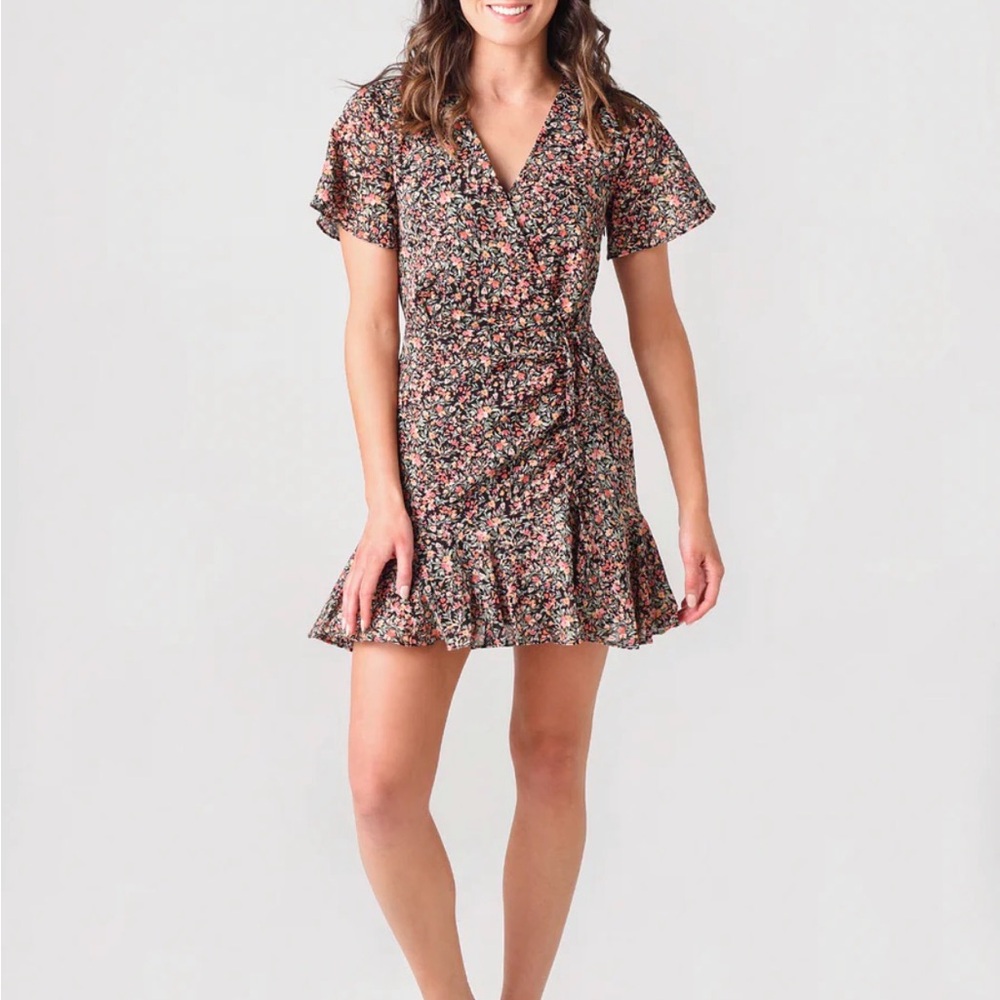 BB Dakota Counting Petals Black Multi Floral Wrap Mini Dress Size L‎